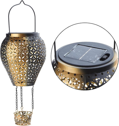 Solar hot air balloon lamp casting decorative projection at night